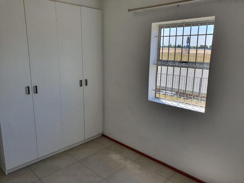 To Let 2 Bedroom Property for Rent in Oakglen Western Cape